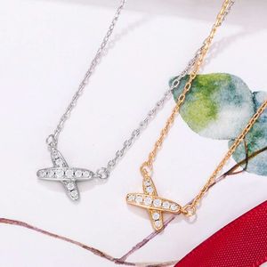 シンプルなダイヤモンドインレイ、クロスX字型の鎖骨チェーン、ニッチデザイン、ネックレスの装飾を持つ女性向けの高精度X-letterネックレス