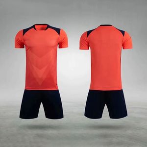 Erwachsene rote Männer Fußball Jersey Fußball Set Uniform Männer Fußball Uniformen Sets benutzerdefinierte Sportuniformen Fußball Trikots 240315