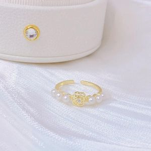 Anéis de cluster 14k banhado a ouro moda jóias diárias camélia pérola para mulher simples festa de férias anel de tamanho ajustável
