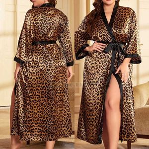 Sexig pyjamas plus storlek sexig leopard kimono badrock klänning kvinnlig lång mantel nattklänning sömnkläder lös satin hemklänning lounge slitage 3xl 4xl 5xl 240410