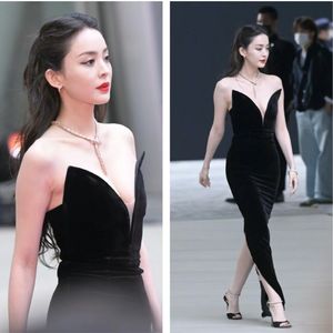 Sexy lange schwarze Samt-Promi-Kleider mit Schlitzscheide Ärmel und v-Ausschnitt bodenlange Reißverschluss Rücken Abend Abschlussballkleider für Frauen