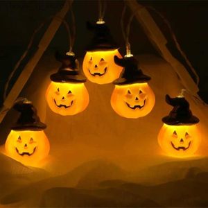 Stringhe LED Oggetti di scena decorativi con corde luminose a forma di zucca di Halloween Volto sorridente Ghost Festival YQ240401