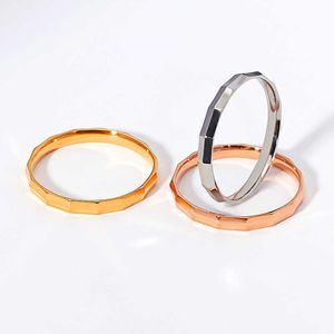 Silin versione coreana Anello con taglio a regola minimalista coreano per la migliore amica, anello in acciaio al titanio e bambù ricamato in stile freddo e indifferente