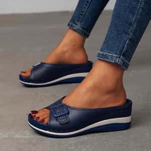 Rimocy Schnalle Keile Hausschuhe Frauen Sommer Aushöhlen Dicken Boden Strand Schuhe Damen Plus Größe 43 Leichte Chunky Heels Flip flops 240318