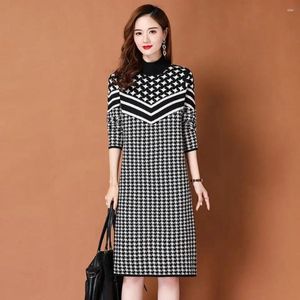 Casual Dresses Rhombic Knitted Dress Autumn Winter Long Sleeve Round Neck Splice Mid Length Sweater With Waist Collection Tops B128