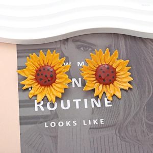 スタッドイヤリングメタル素朴なヒマワリの花のためのかわいいチャームデザインジュエリーパーティーアクセサリー