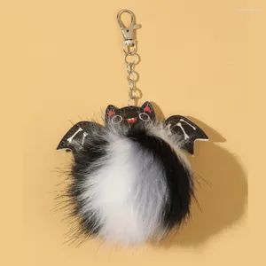 Keychains Creative Halloween Bat Hairball Keyring Liten Pendant Bag Ornament Car Key Ring