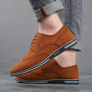 Sapatos de vestido 2024 homens couro inglaterra tendência masculino camurça oxford casamento homens apartamentos zapatillas hombre plus size 38-48