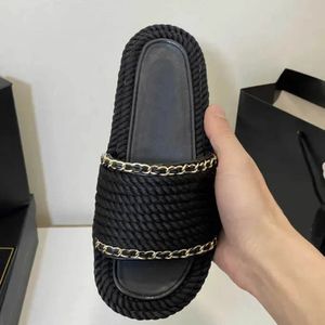 Luxury Platform Womens Shoes Designer Sandaler Ballet Flat Paris Kvinnliga lägenheter Semester präglad läder strandstrå färgglada stickade mode kvinnor tofflor chanells