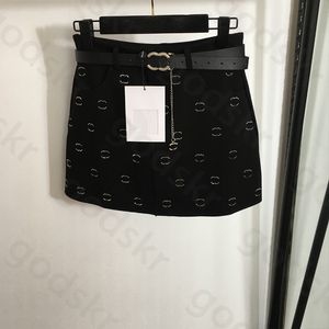 Press Drill Short kjol Kvinnor Fashion Designer High Fanny Pack Hip Dress Slim Black Kjol med bälte