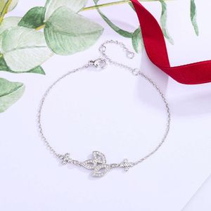 Bracciale con bocciolo di fiore di giglio pieno di diamanti per gioielli da donna di lusso leggero, piccolo e minimalista Bracciale da donna in platino 18 carati