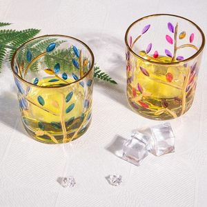 Copos de vinho copo de cristal de vidro pintado com o mesmo padrão de folhas de madeira pintadas à mão na Itália beber leite uísque