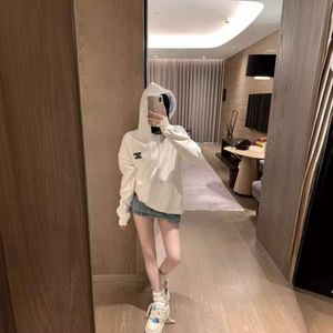 Ce24ss New Carriage Embroidery Decoration Design Fashion Versatile Hooded Sweater for Women