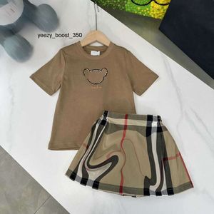 Burbrerieds burberriedsburnerrys 23ss set gonna abiti firmati per bambini set per bambini ragazze Girocollo Stampa pura orso Manica corta Tshirt reticolo Mezza gonna Abito alto