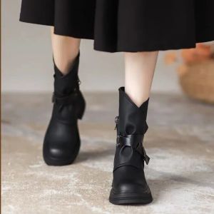 BOTAS 2023 Sapatos de alta qualidade Belt Feminino Botas Fashion Side Zipp Boots Modern Women Women Hot Sale Round Toe Botas de tornozelo