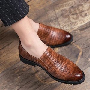 SURES Buty Koreańska wersja spiczastej stóp mody stóp stopa krokodyla skórzana brytyjski styl formalny mały D6981