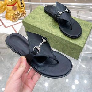 2024 verão novas mulheres de couro pitada toe sandálias hip fivela saltos planos chinelos femininos sapatos de salto plano