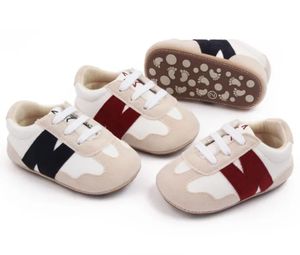 Pierwsze Walkers Noworodki Baby Buty Spring Soft Bottom Sneakers Baby Boys Niepoślizgowe buty 0-18 miesięcy FD