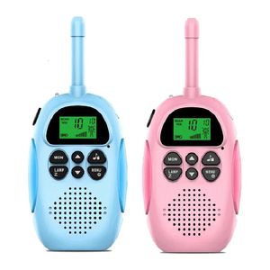 2 Pack walkie talkies för barnleksaker laddningsbart batteri walkie talky 22 kanaler 2 vägs radio 3 km lång räckvidd för barn gåvor 240318