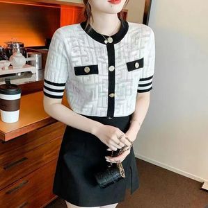 Kvinnors stickor Tees Luxury Designer Sweater Women T Shirts Topps Cadigan Short Sleeve Contrast Color Croped Tees