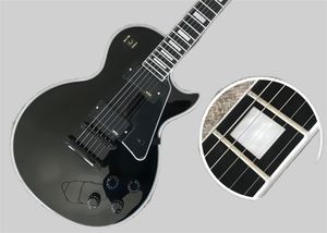 Guitarra elétrica preta, escala de ébano, hardware preto, encadernação de trastes, guitarra elétrica com corpo em mogno sólido
