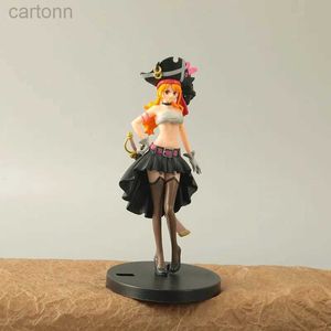 Anime manga 17 cm kreskówkowa anime One Piece Nami Pvc Action Figure Figure Dekoracja modelu 240401