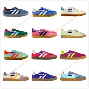 2024 Nya män Kvinnor inomhusskor Sneakers Designer Vegan Og Casual Shoes Bold Glow Pulse Mint Pink Core Black White Solar Super Pop Pink Nästan sporttränare Sneakers