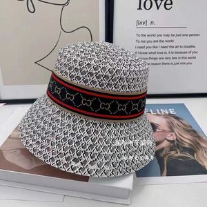 Nytt temperament g Family Letter Water Bucket Fisherman Straw Hat Womens Spring and Summer Journey Sunshade Net Red and Black and White Sunscreen Hat