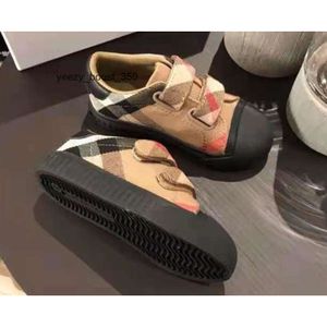 Burbrerieds Burberieds Designers Designs Kid Run Shoe PlaidBade Girl Tennis Trainers Kids School Gym Sneakers Boy Black Leather Shoes Soccer Trainer Teenager Ch