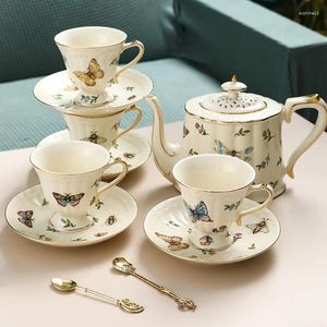 Set da tè 2024 Vintage Gilt Garden Butterfly Tazza da caffè e piattino Teiera Set da tè europeo di lusso in ceramica regalo