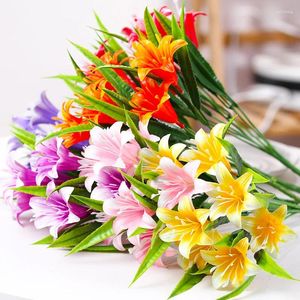 Dekoratif Çiçekler Zambak Yapay İç Mekan Açık Diy Dekorasyon UV Dayanıklı Plastik Bitkiler Bahçe Sundurma Yatak Odası Masa Sahte Çiçek