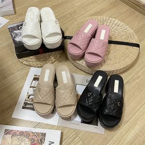 2024 Tweed Leather Wedge Sandal Luxury Designer quiltade läderplattform Sandaler Kvinnor Espadarille Channelies Interlocking C Heels Slipper Women Dress Shoes