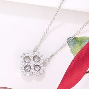 High Edition 18K Gold Clover Necklace with Giant Sparkling Flower Shaped Pendant Full Diamond Necklace Light Luxury High Carbon Diamond Collar Chain for Women