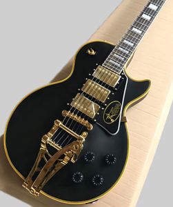 Großhandel hochwertige Custom Shop schwarze E-Gitarre Palisander Finger.Goldene Hardware, goldener Jazz 3-Tonabnehmer