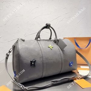 Duffel Bags Designer Mens and Womens Duffel Bag läder Klassiska kvinnors handbagage resväska överdimensionerad crossbody väska sport utomhus väska unisex väska resväska