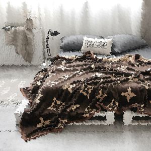 Çift taraflı kompozit battaniye dört mevsim evrensel klima battaniye kalınlaşmış şekerleme battaniye çift hediye battaniye yatak