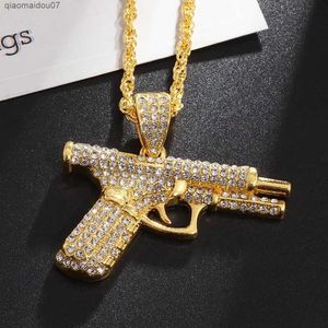 Pendant Necklaces Shining Ice Out Pistol Pendant Submachine Gun Necklace for Mens Personalized Hip Hop Rock Punk Cool Street Party Jewelry GiftsL2404