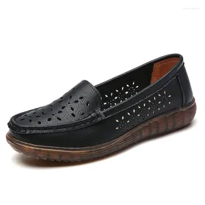 Walking Shoes Summer Women's Casual Hollow Out Lads Loafers läder andas Mammas lägenheter Slip på Moccasins Zapatillas Mujer