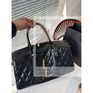 YSLY HANDBAG Kvinnor Designer Bag Fashion Luxury Women's Bag and Es Giant Travel Bag In Quilted Leather Tote BACK Black Sport Outdoor Packs Duffel Bags 300