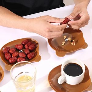 2024 주방 테이블 스타크 음식을위한 카와이 접시 귀여운 곰 가구 플라스틱 플라스틱 과일 플레이트 접시 접시 접시 크리스마스 선물