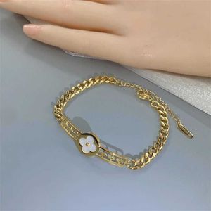 Vans Light luxo elegante não desbotamento não alérgico titânio aço dourado quatro folhas grama madrepérola pulseira feminino casal presente menina linha de frente