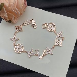 Designers charm armband kvinnor titan stål diamant manschett kedja charm armband brev hänge klöver bröllop smycken