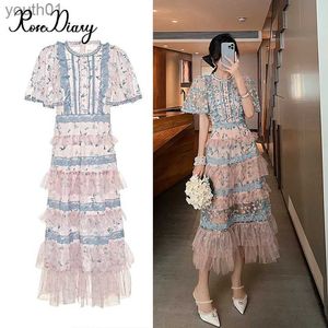 Grundläggande avslappnade klänningar Ny bana Desinger Women Party Long Dress Elegant Spring Floral Embroidery Mesh Patchwork Lace O Neck Ruffles Maxi YQ240402