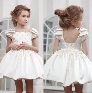 Ins Kids Beaded Backless Dresses Girls Girls Bows Puff Sleeve Princess Dress with Flower