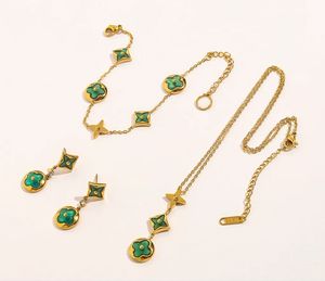Lyxdesigner kvinnor grönt fyra bladblommor halsband örhängen armband smycken set eleganta guldblommor hänge halsband rostfritt stål gåvor till flicka
