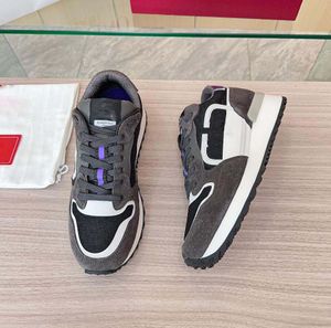 Designerskor Lyxvarumärke Designer Kvinnor Mens Casual Shoe Track Sneaker upplyst Gomma Leather Sports Shoes Running Shoes