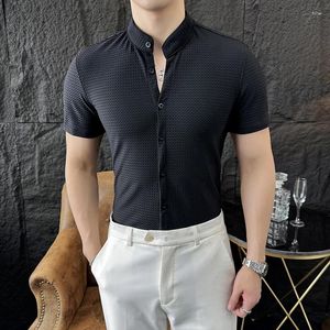 قمصان الرجال غير الرسمية عالية الأكمام القصير المرن للرجال ملابس كورية فاخرة الصيف القميص الاجتماعي فستان بلوزات عمل رفيعة