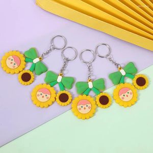 Anahtarlıklar Toptan Renkli Yumuşak PVC Sunshine Gülümseme Kız Keychain Güneş Çiçek Araba Ayçiçeği Anahtarlama Kolye Takı Hediyesi