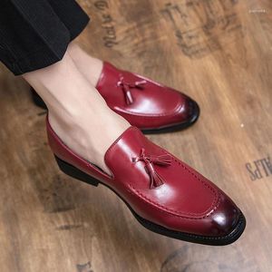 Sapatos casuais borla mocassins vermelho moda masculina patente couro estilo britânico deslizamento-on mocassim luxo