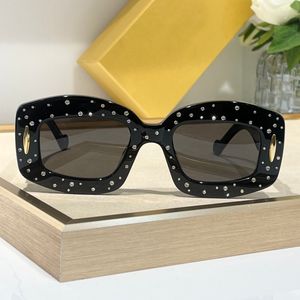 Occhiali da sole di lusso con pietre di cristallo Nero Grigio scuro per donna Occhiali da sole estivi Lunettes de Soleil Occhiali Occhiali da sole UV400 Eyewear